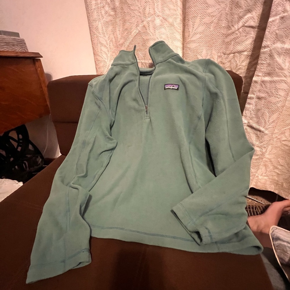 Patagonia 1/4 zip worn once
